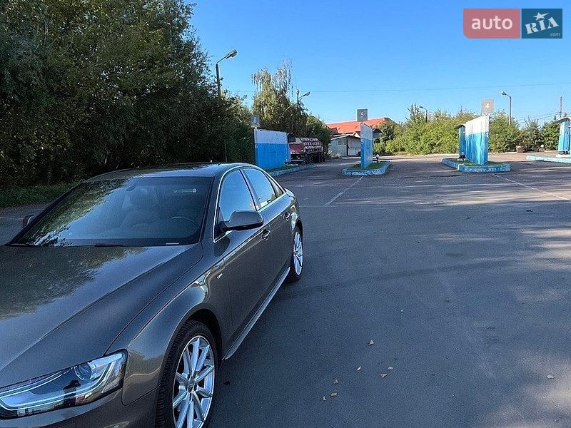 Седан Audi A4 2014 в Львові