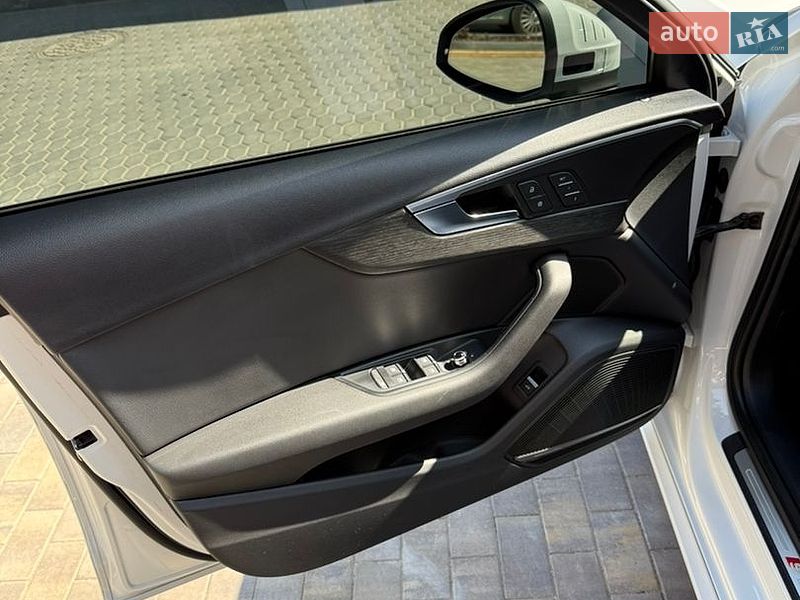 Седан Audi A4 2017 в Одессе