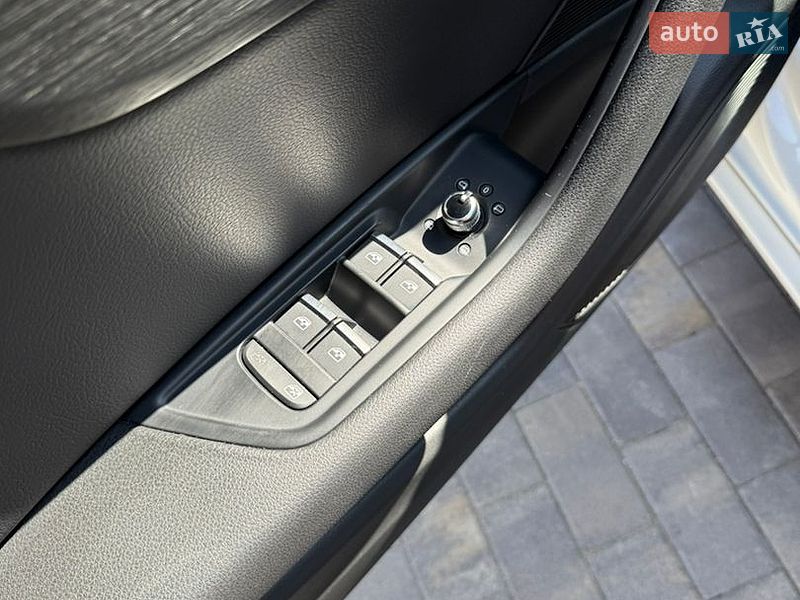 Седан Audi A4 2017 в Одессе