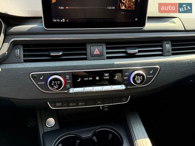 Седан Audi A4 2017 в Одессе