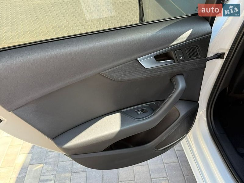 Седан Audi A4 2017 в Одессе