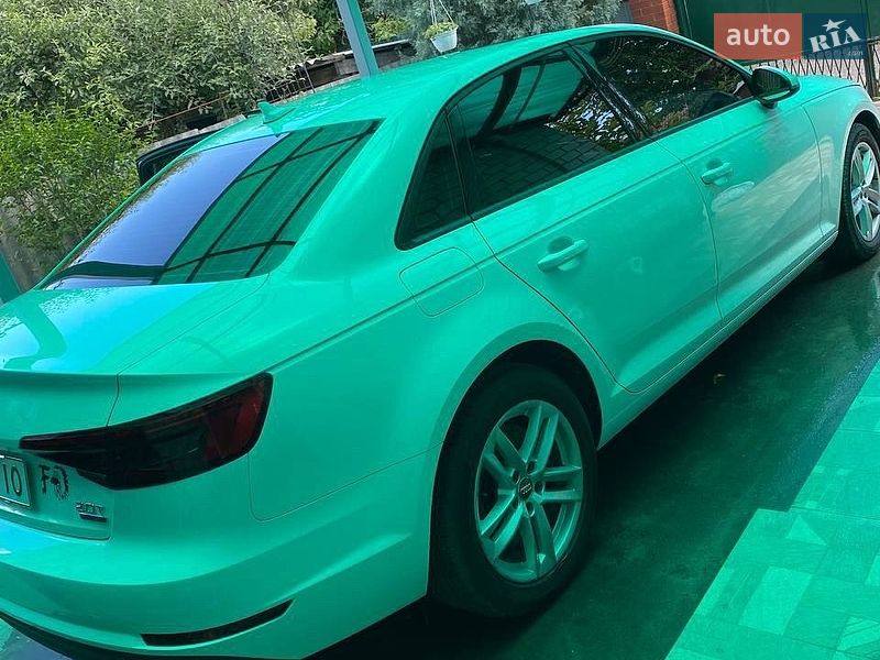 Седан Audi A4 2016 в Полтаві