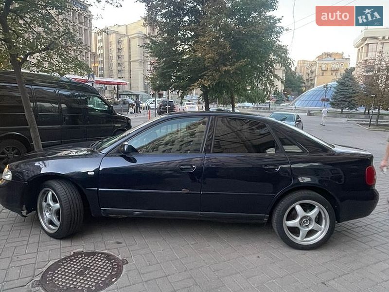 Седан Audi A4 2000 в Киеве