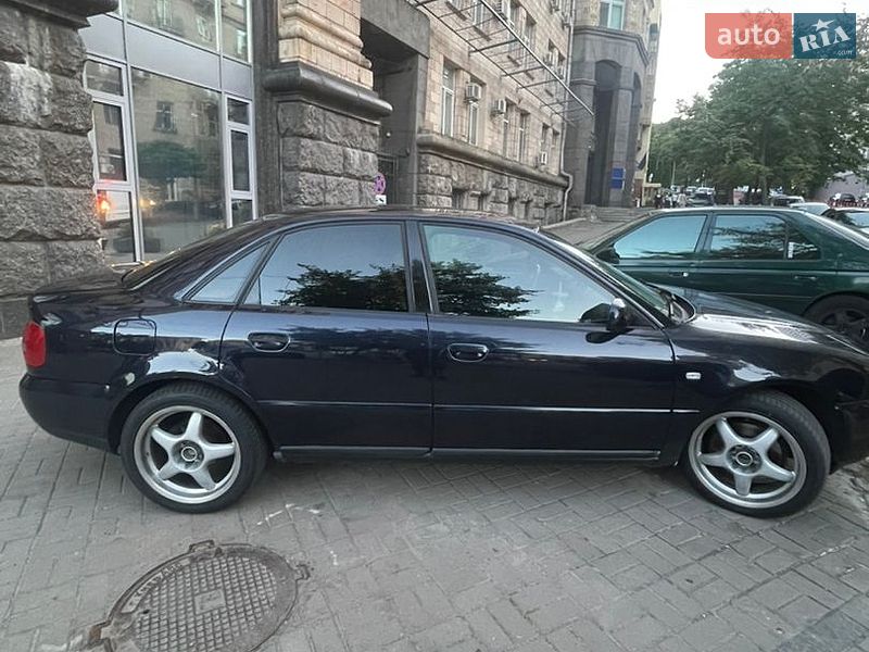 Седан Audi A4 2000 в Киеве