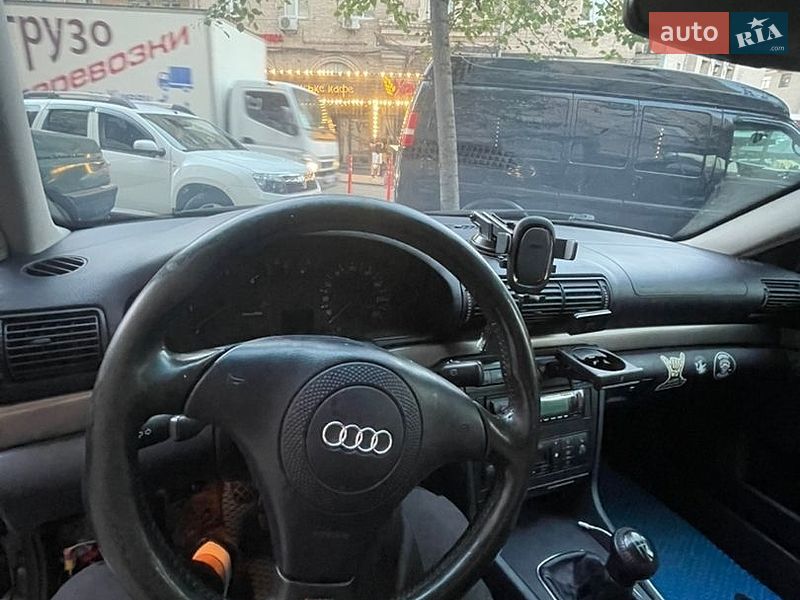 Седан Audi A4 2000 в Киеве