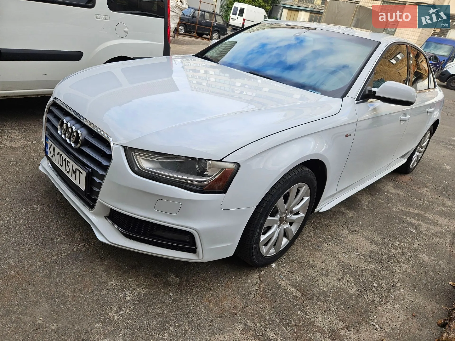 Audi A4 2018 VIN WAUENAF45JA201392 фото оголошення 5 з 21