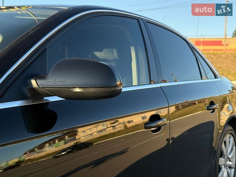 Седан Audi A4 2012 в Виннице