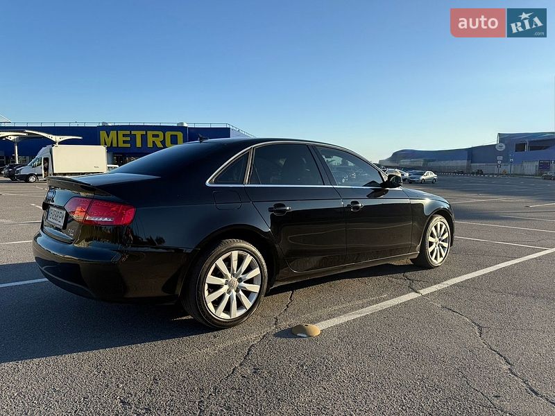 Седан Audi A4 2012 в Виннице