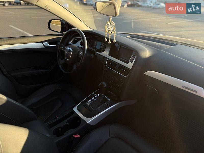 Седан Audi A4 2012 в Виннице