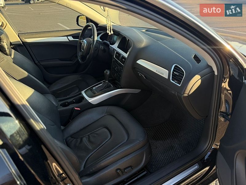 Седан Audi A4 2012 в Виннице