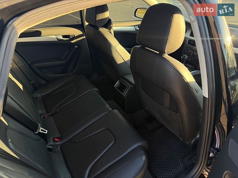 Седан Audi A4 2012 в Виннице