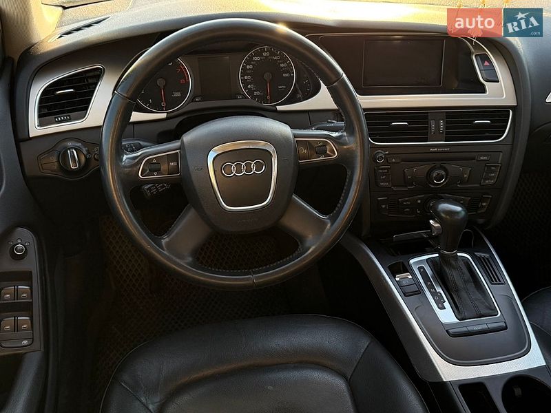 Седан Audi A4 2012 в Виннице