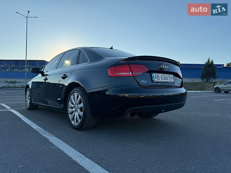 Седан Audi A4 2012 в Виннице