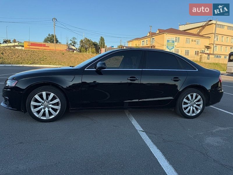 Седан Audi A4 2012 в Виннице