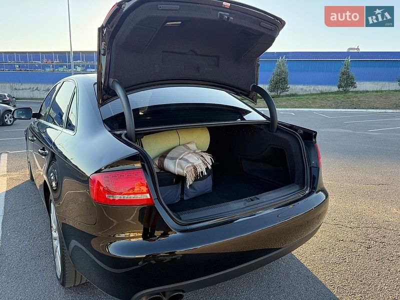 Седан Audi A4 2012 в Виннице