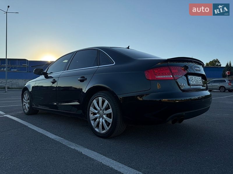 Седан Audi A4 2012 в Виннице
