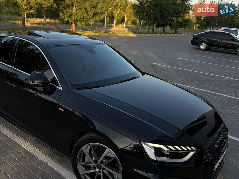 Седан Audi A4 2021 в Кам'янському
