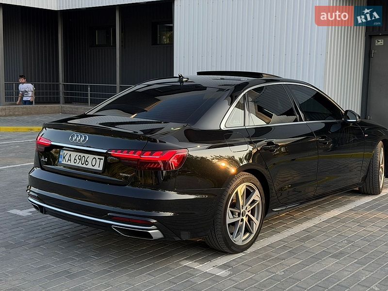 Седан Audi A4 2021 в Кам'янському