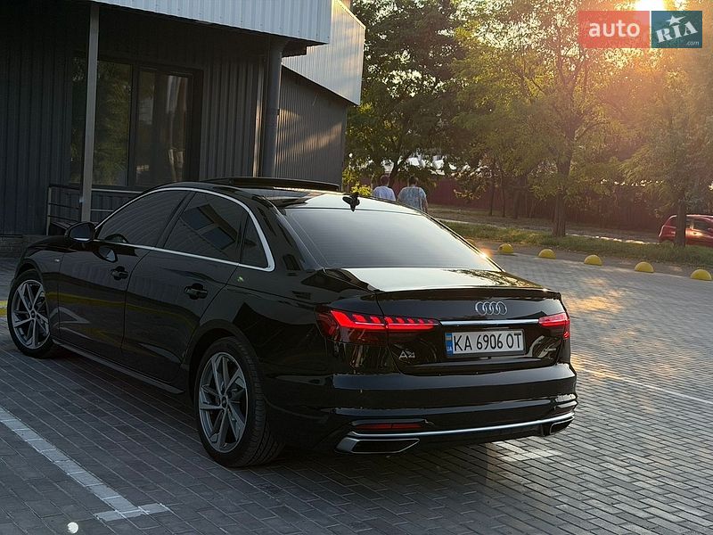 Седан Audi A4 2021 в Кам'янському