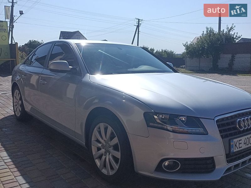 Седан Audi A4 2012 в Новій Водолагі