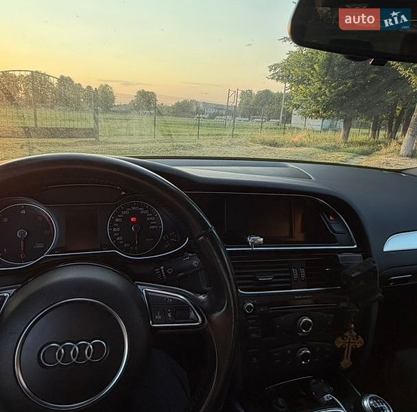 Седан Audi A4 2014 в Бурині