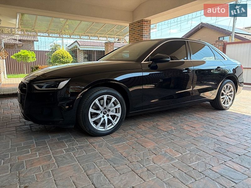 Седан Audi A4 2022 в Борисполе