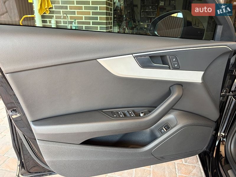 Седан Audi A4 2022 в Борисполе