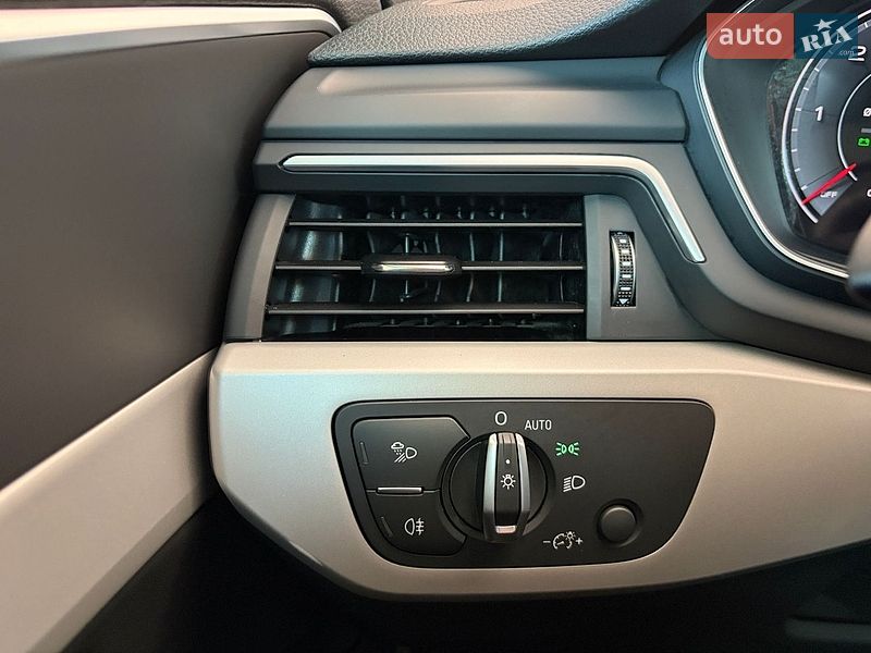 Седан Audi A4 2022 в Борисполе