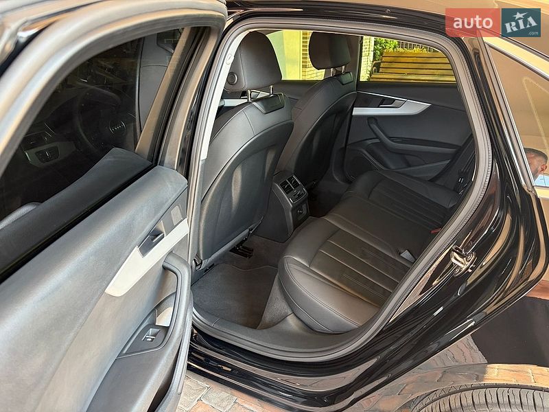 Седан Audi A4 2022 в Борисполе
