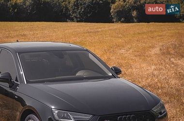 Седан Audi A4 2018 в Золочеві