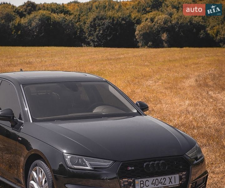 Седан Audi A4 2018 в Золочеві