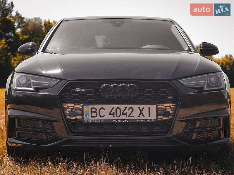 Седан Audi A4 2018 в Золочеві