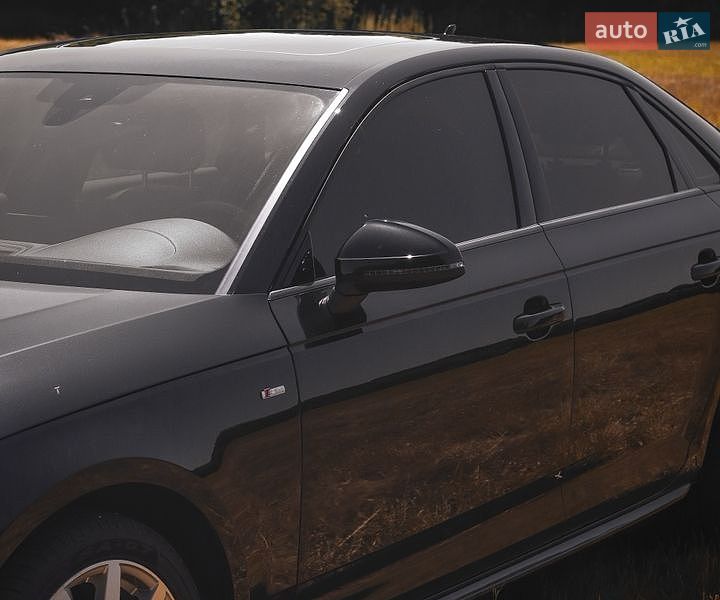 Седан Audi A4 2018 в Золочеві