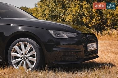 Седан Audi A4 2018 в Золочеві
