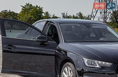 Седан Audi A4 2018 в Золочеві