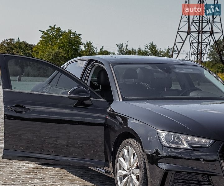 Седан Audi A4 2018 в Золочеві