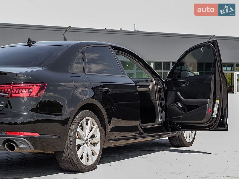 Седан Audi A4 2018 в Золочеві