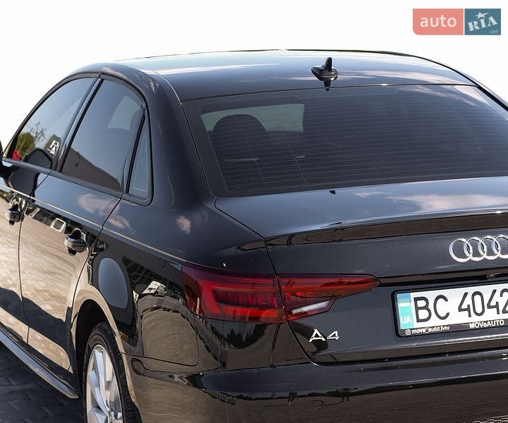 Седан Audi A4 2018 в Золочеві