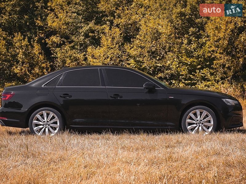 Седан Audi A4 2018 в Золочеві