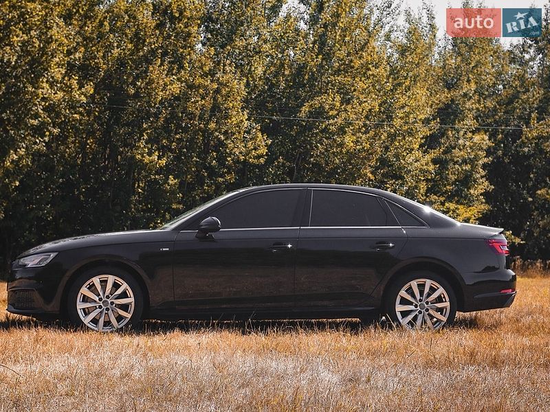 Седан Audi A4 2018 в Золочеві