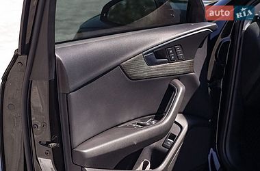 Седан Audi A4 2018 в Золочеві