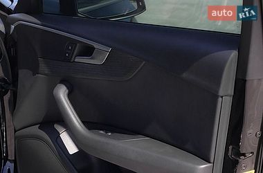 Седан Audi A4 2018 в Золочеві