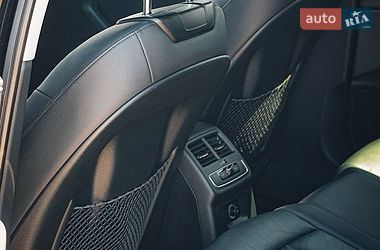 Седан Audi A4 2018 в Золочеві