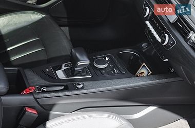 Седан Audi A4 2018 в Золочеві