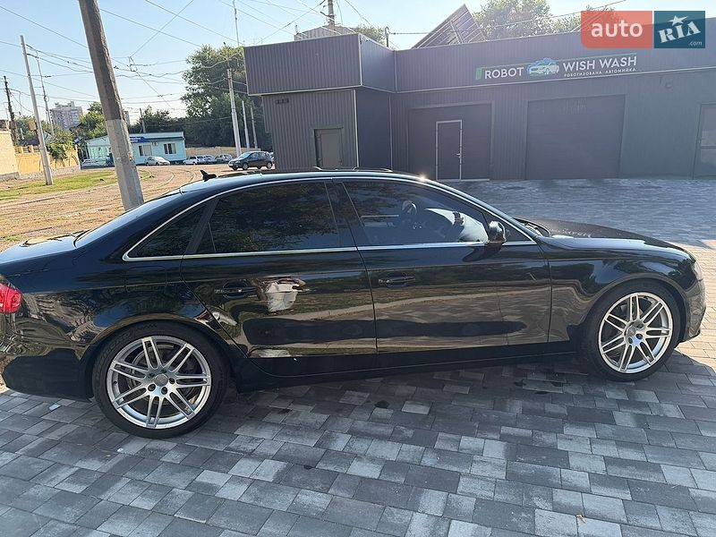 Седан Audi A4 2011 в Запоріжжі