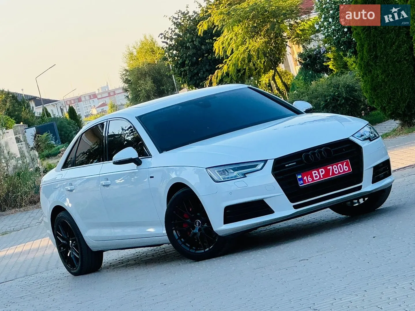 Audi A4 2017 VIN WAUENAF42JN005869 фото оголошення 16 з 21