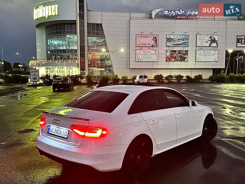 Седан Audi A4 2013 в Сарнах