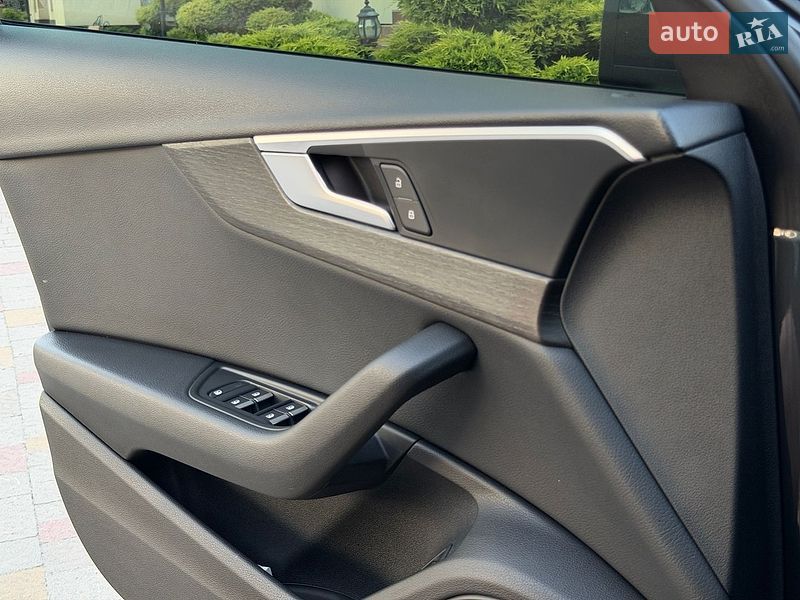 Седан Audi A4 2017 в Стрию