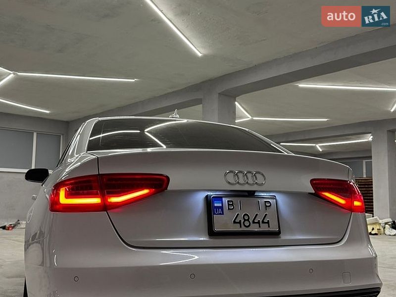 Седан Audi A4 2015 в Кременчуці