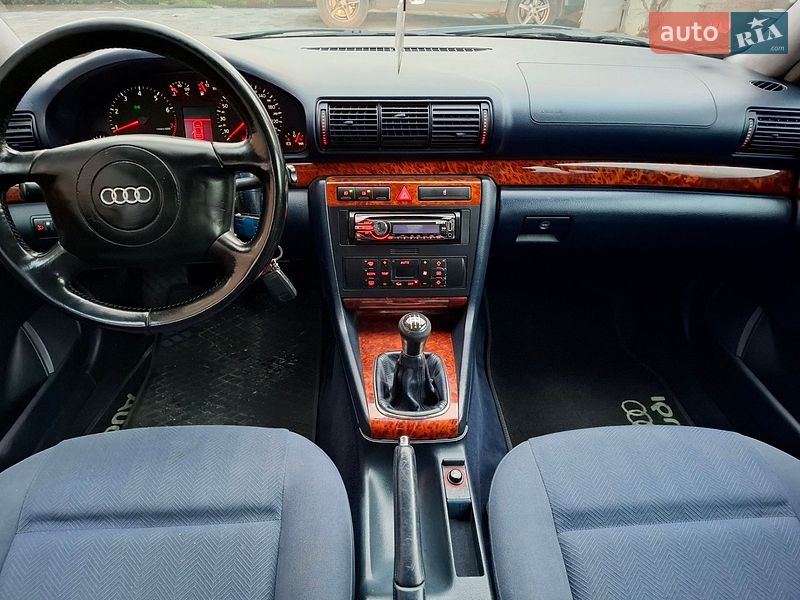 Універсал Audi A4 2000 в Чернівцях